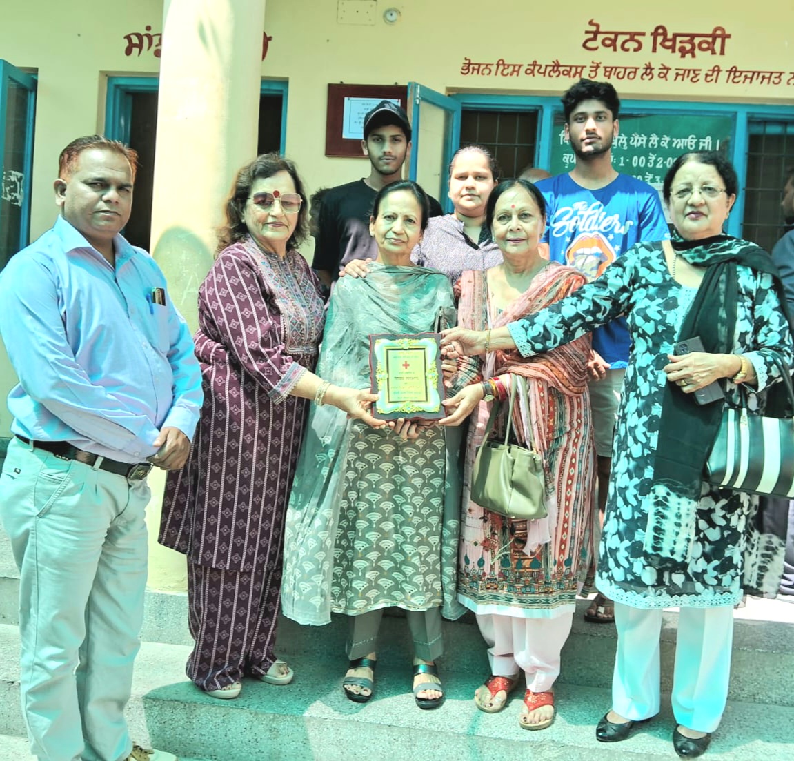 Neeru Maheshwari donated 5100 rupees to the 'Sanjhi Rasoi'